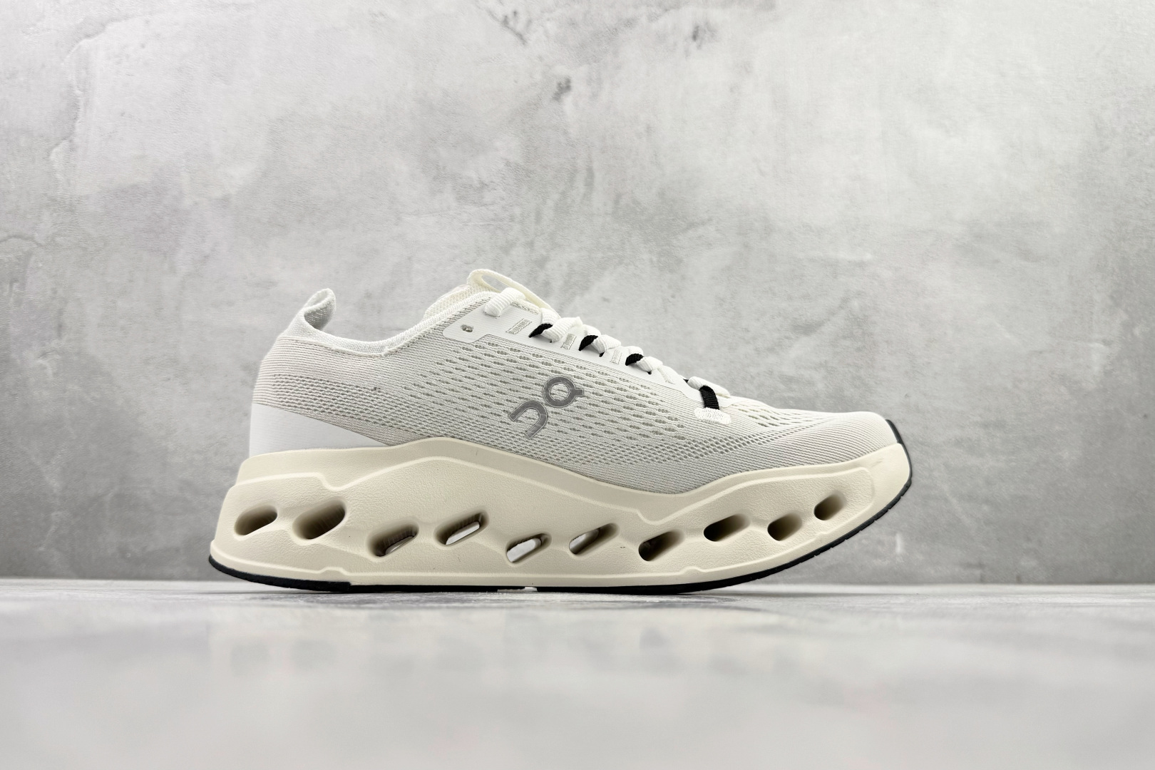 On昂跑 Cloudsurfer Max 白色 3MF30431200