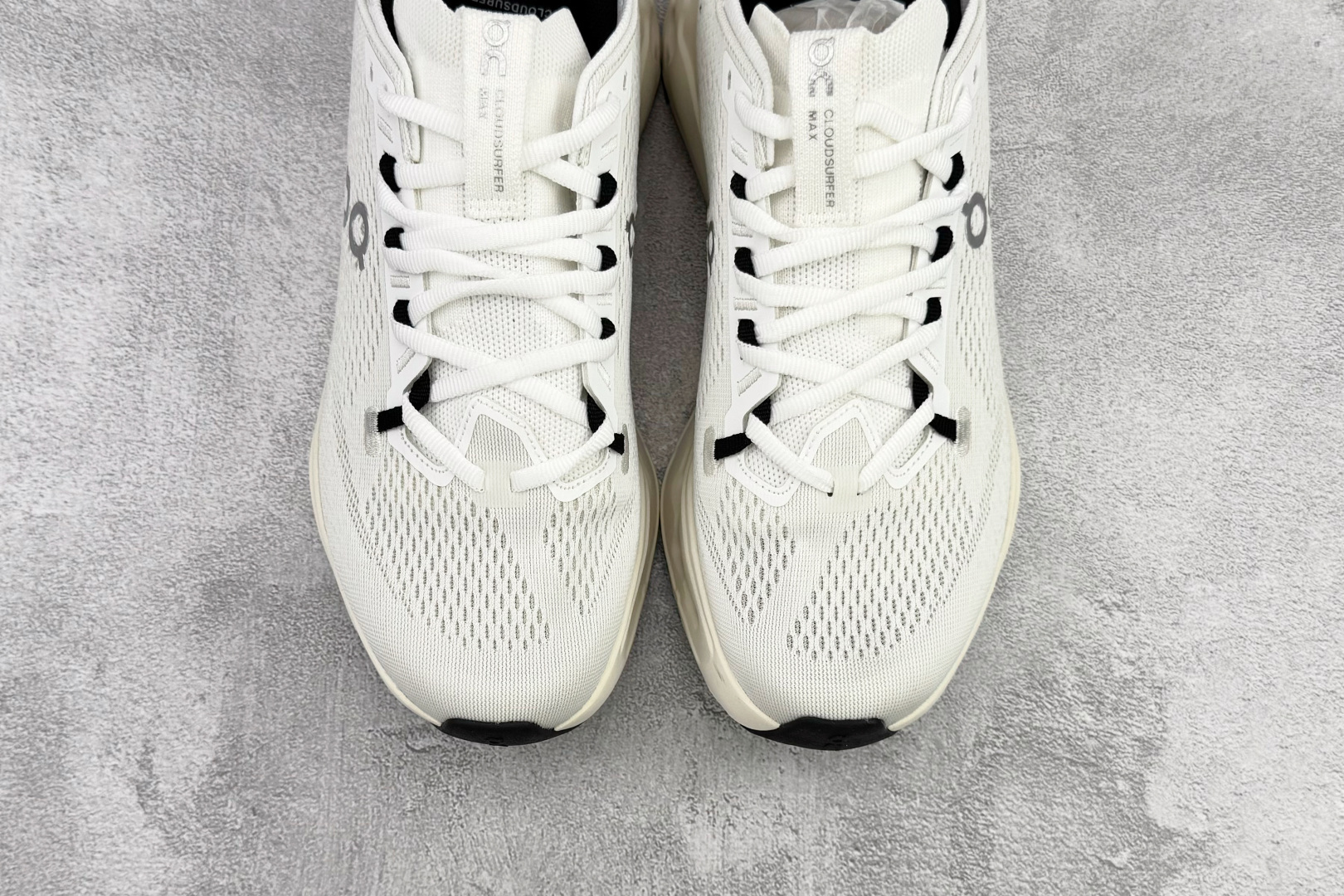 On昂跑 Cloudsurfer Max 白色 3MF30431200