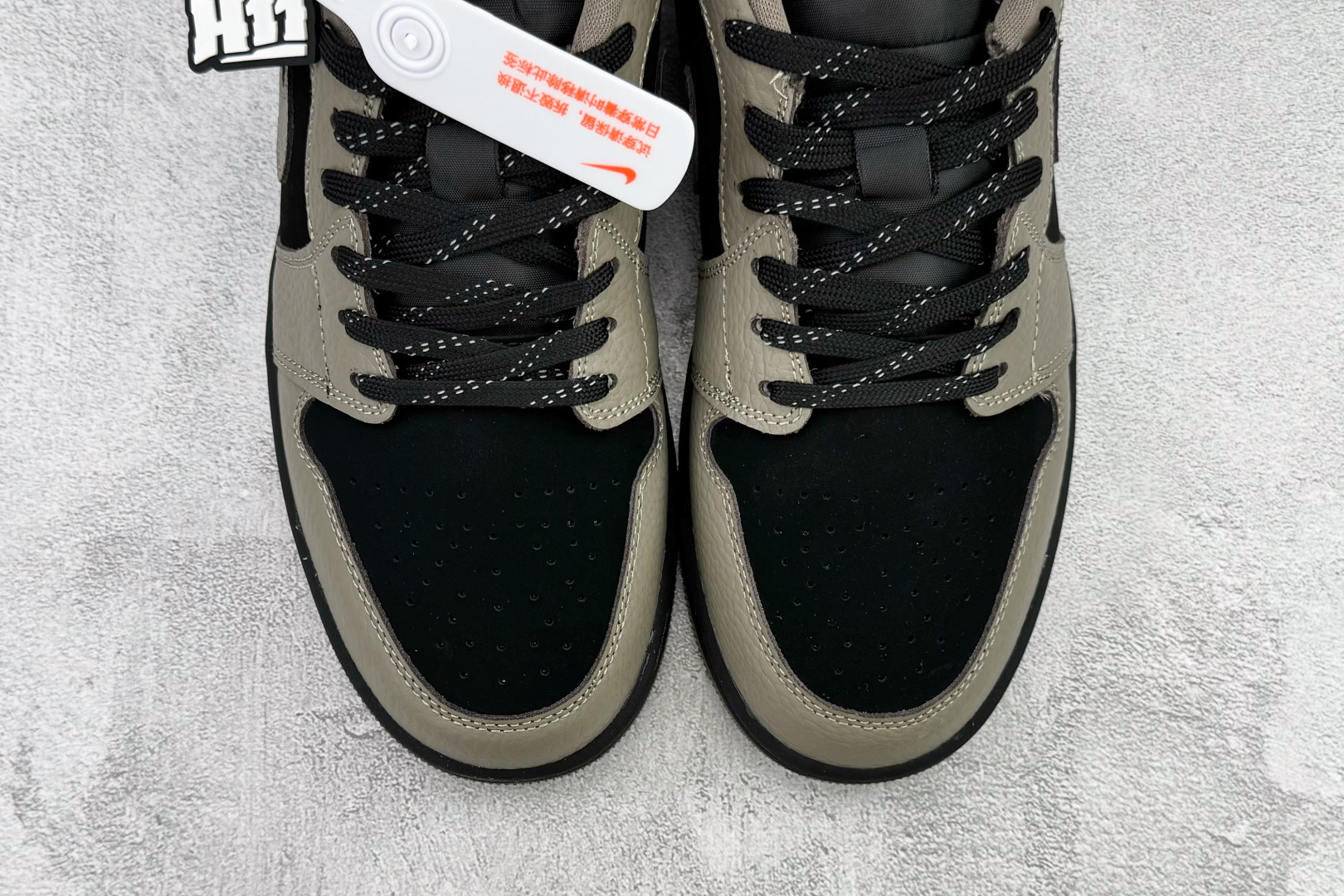 Jordan Air Jordan 1 棕黑色 IB7109-005 尺码：35.5 36 36.5 37.5 38 38.5 39 40 40.5 41 42 42.5 43 44 44.4 45 46 47 47.5 编码：31