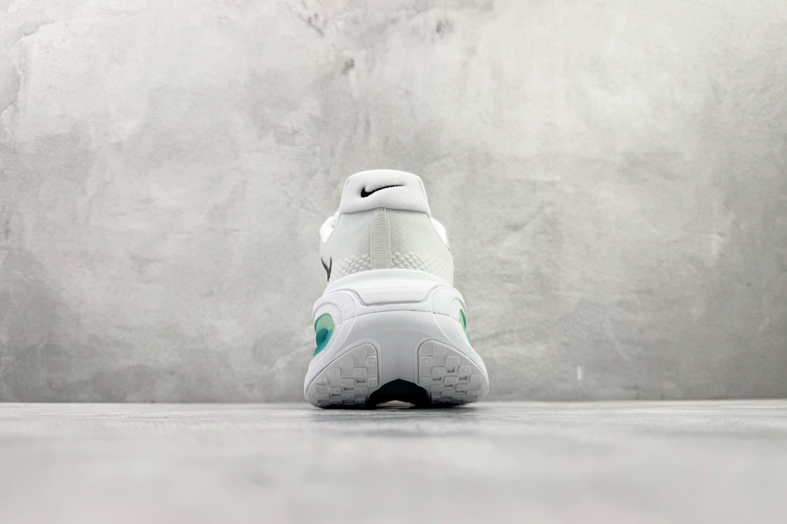 Nike Vomero Vomero Premium 白绿 HQ2050-836