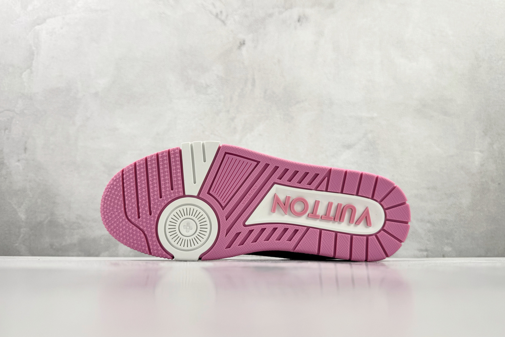 顶级纯原 LOUIS VUITTTrainer 粉色 1AHWP3