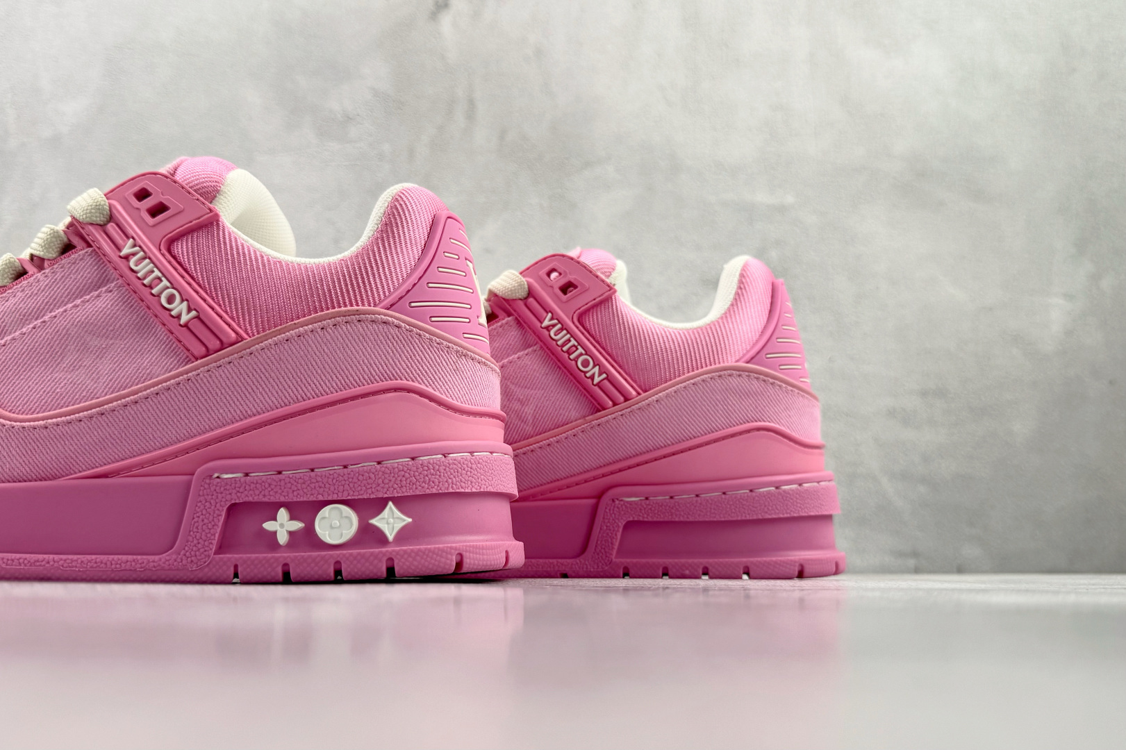 顶级纯原 LOUIS VUITTTrainer 粉色 1AHWP3