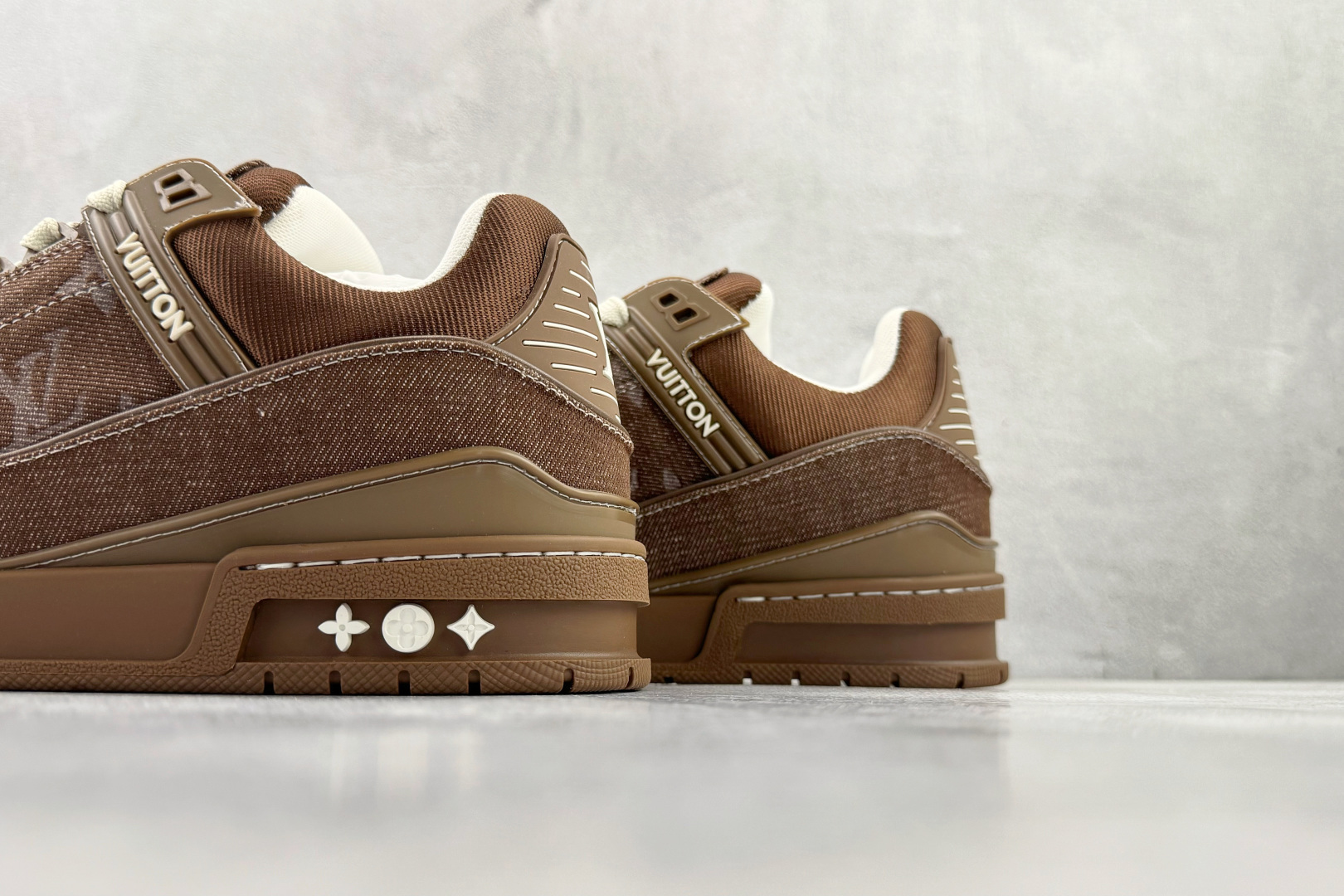 顶级纯原 LOUIS VUITTTrainer 棕色 1AHT16