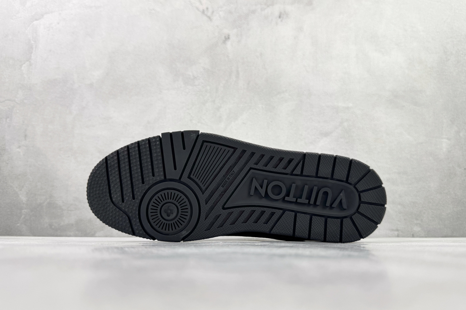 顶级纯原 LOUIS VUITTTrainer 黑色 1AHDBE