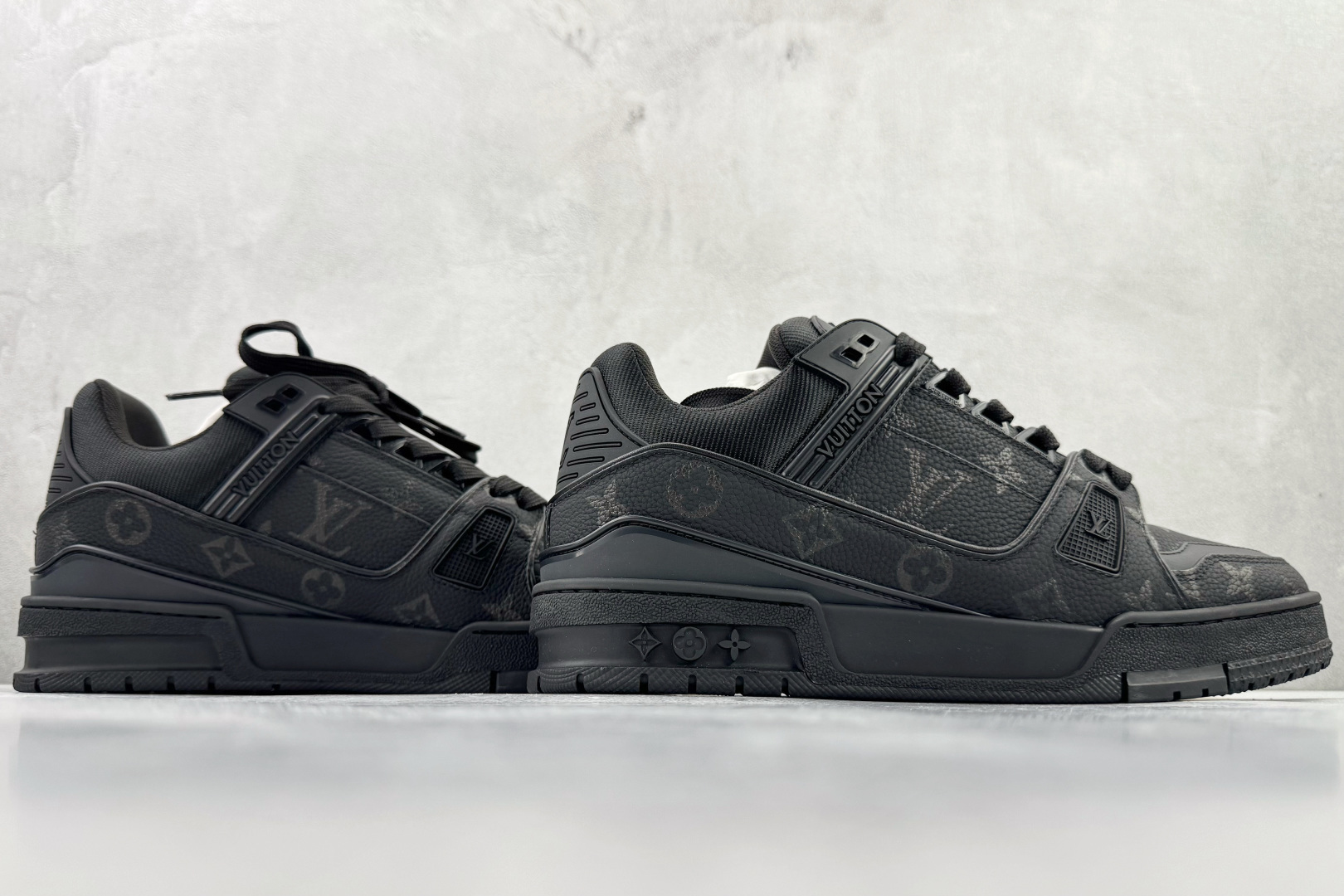 顶级纯原 LOUIS VUITTTrainer 黑色 1AHDBE