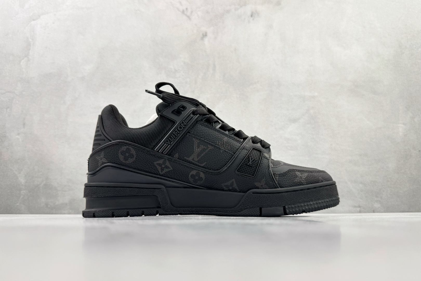 顶级纯原 LOUIS VUITTTrainer 黑色 1AHDBE