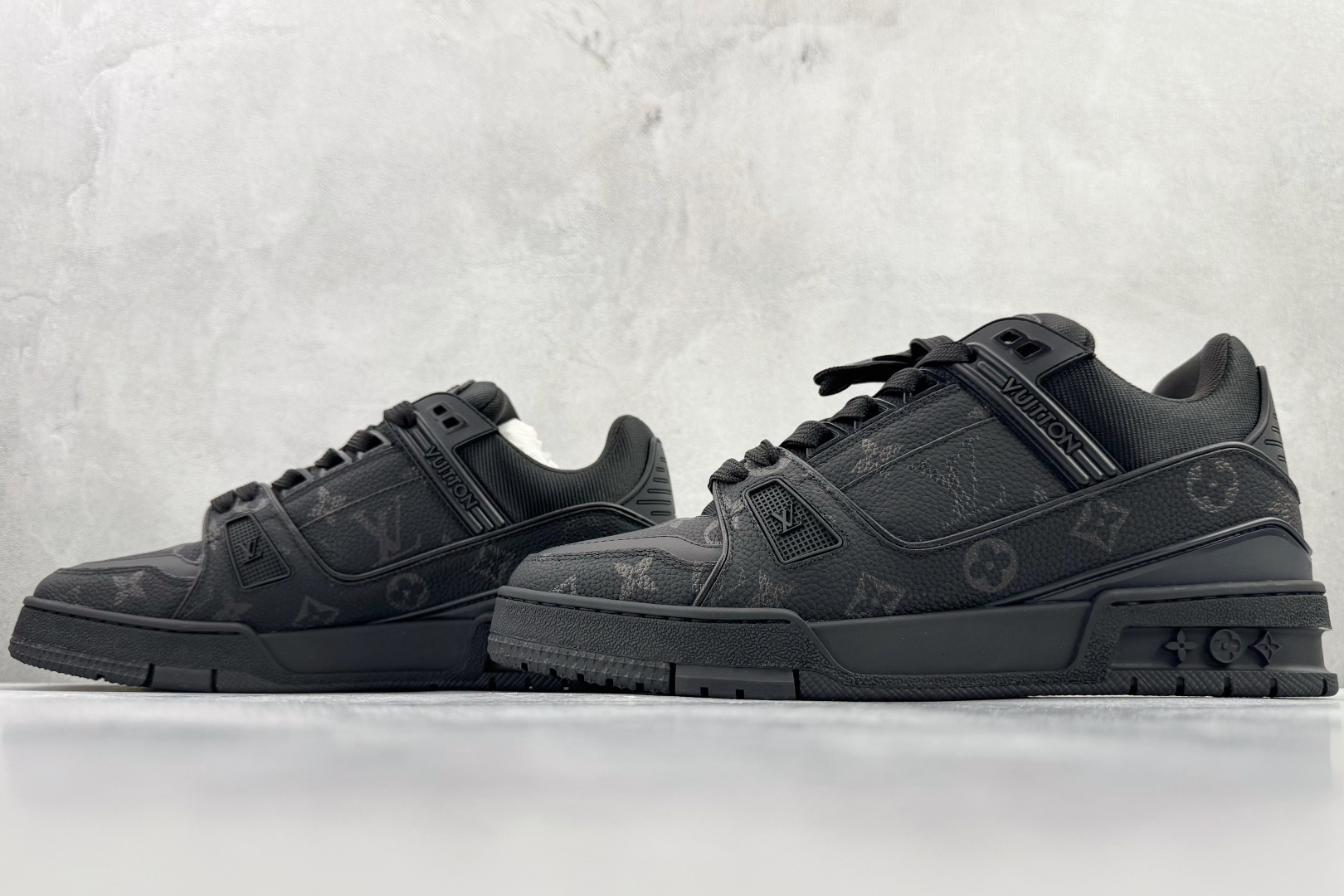 顶级纯原 LOUIS VUITTTrainer 黑色 1AHDBE