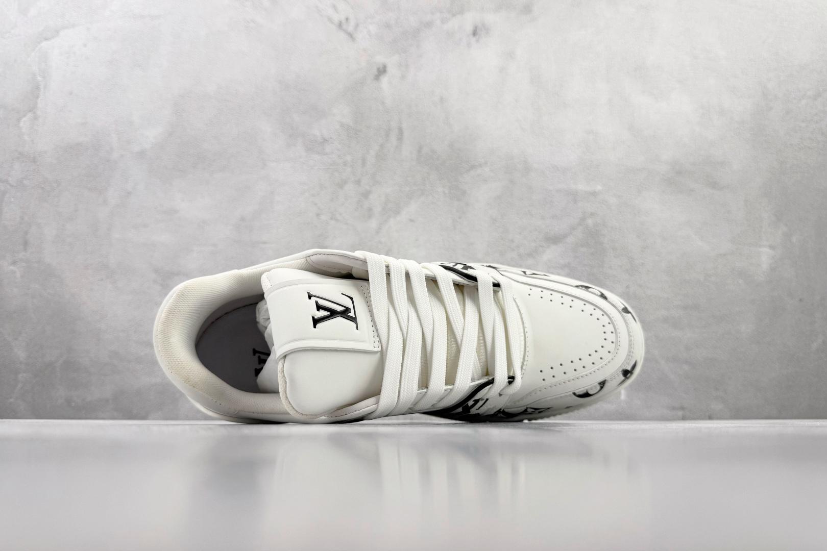 顶级纯原 LOUIS VUITTTrainer 白色 1AHTOJ