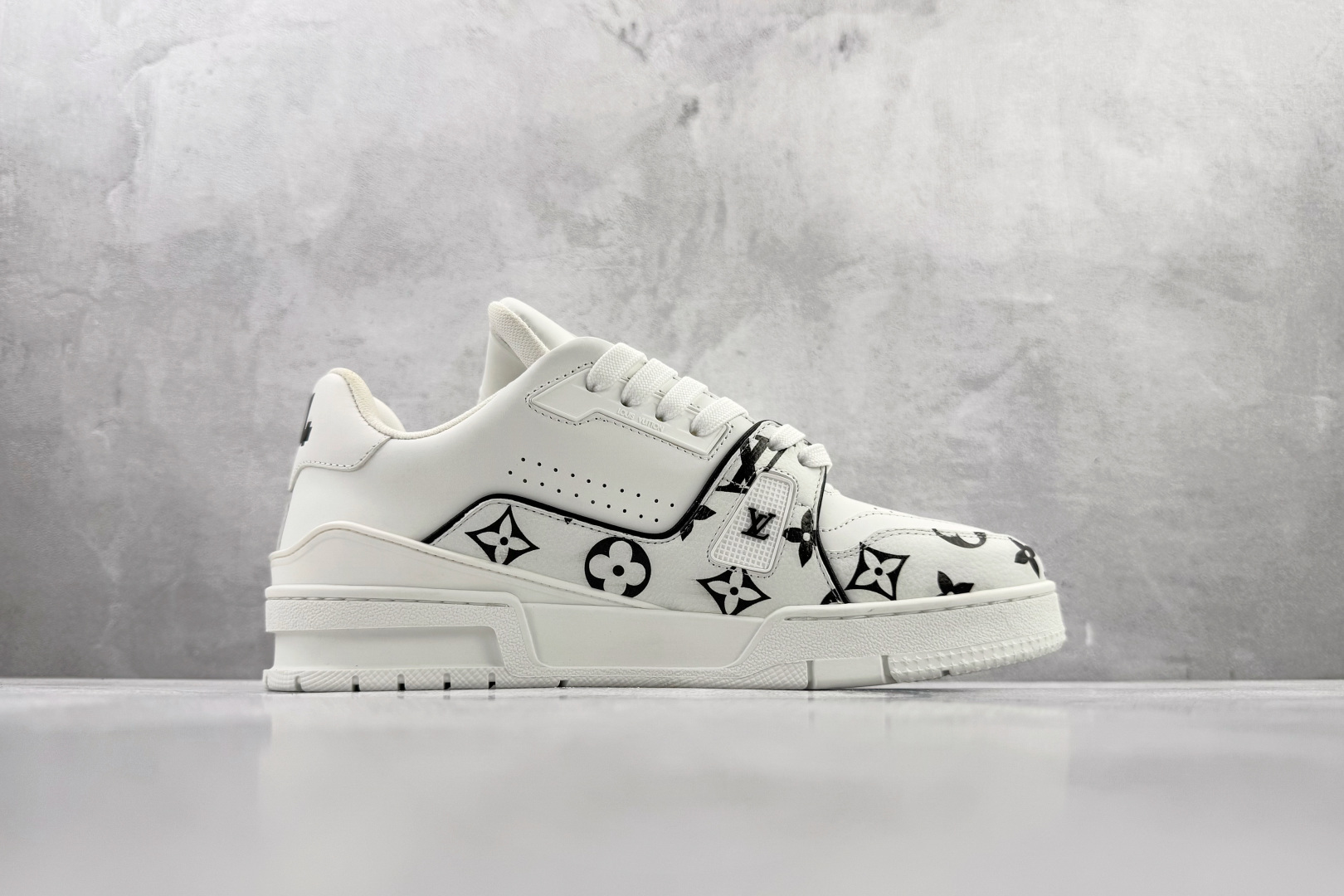 顶级纯原 LOUIS VUITTTrainer 白色 1AHTOJ