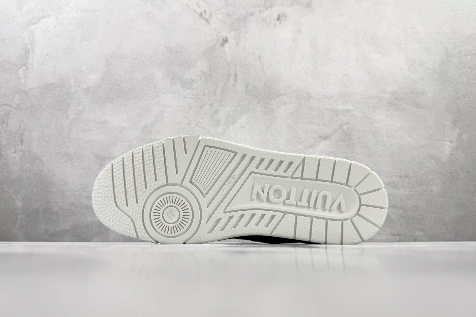 顶级纯原 LOUIS VUITTTrainer 白色 1AHTOJ