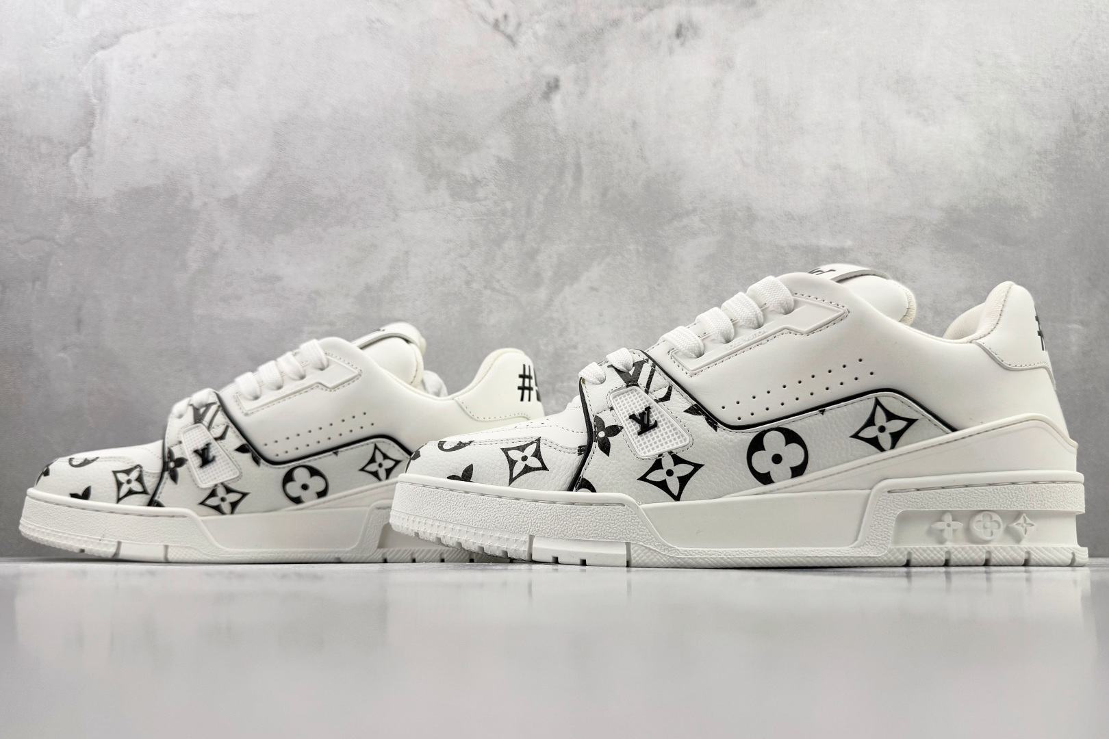 顶级纯原 LOUIS VUITTTrainer 白色 1AHTOJ