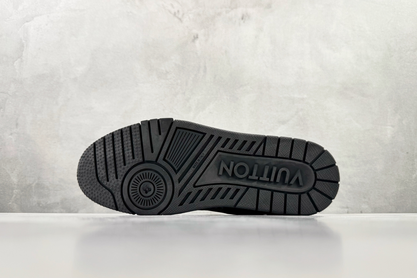 顶级纯原 LOUIS VUITTTrainer 黑色 1AHTO0