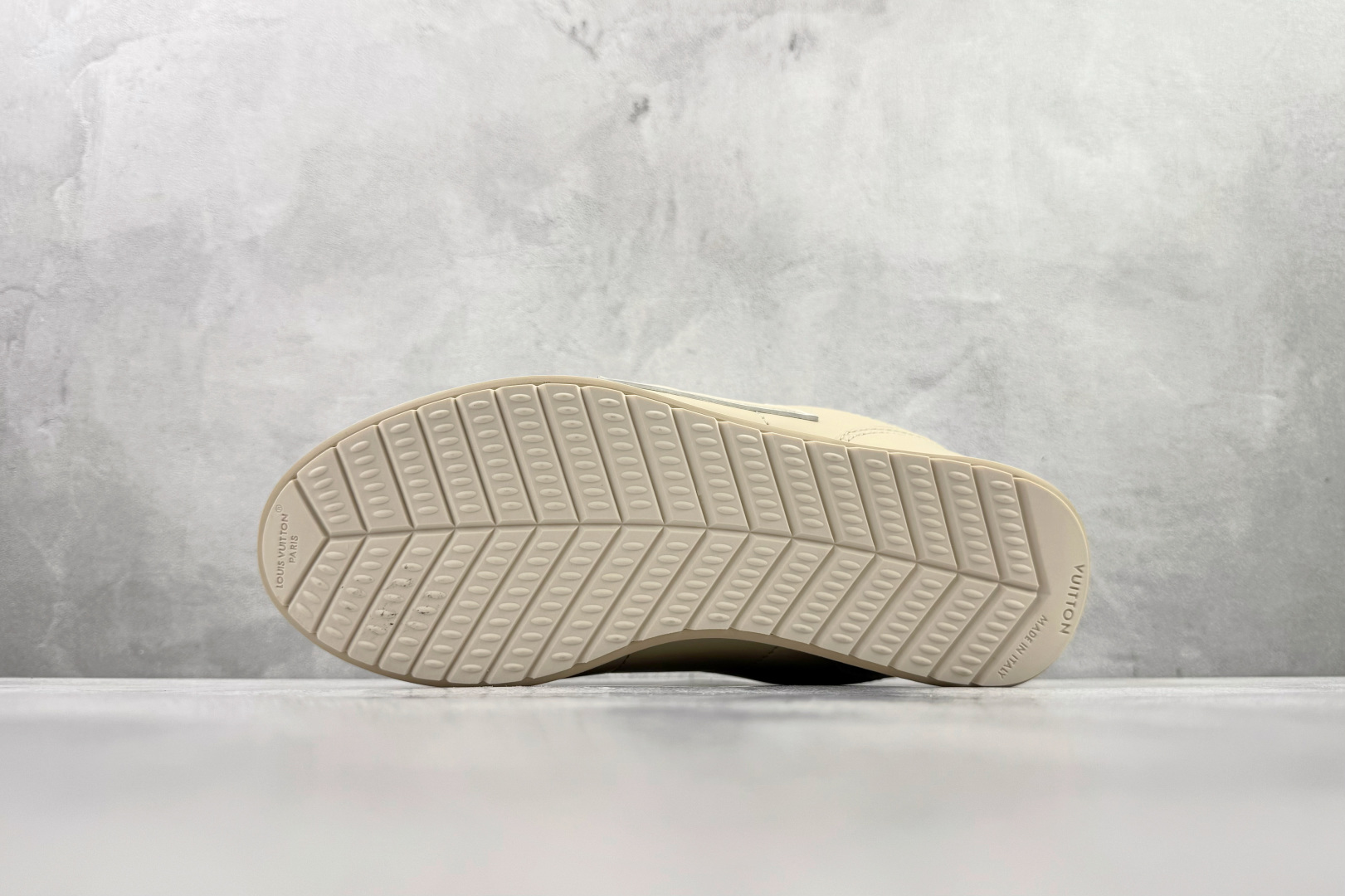 LOUIS VUITTx Nigo 联名款 FW25 Buttersoft 米色 1AIKEY