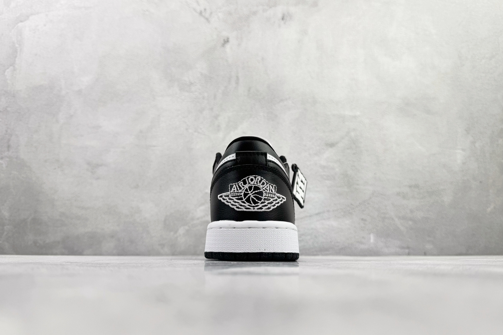 Jordan Air Jordan 1 ”Panda” 黑白 DC0774-101