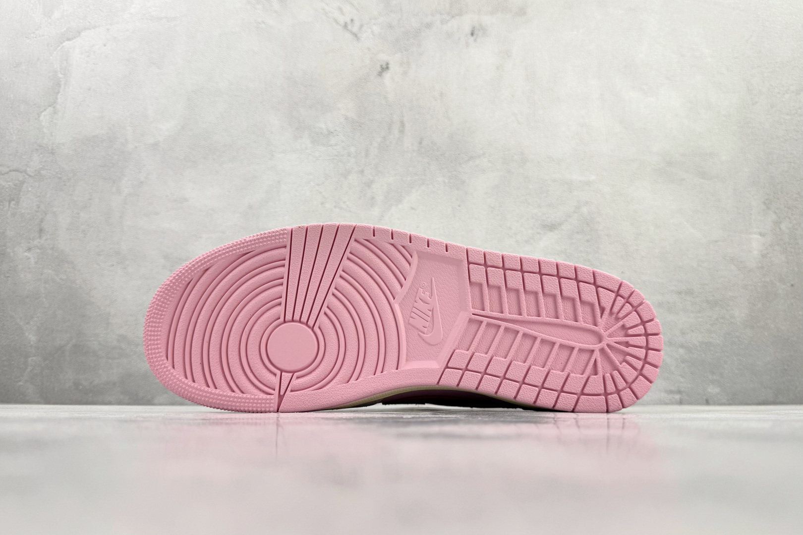 东南亚订单 Travis Scott x Jordan Air Jordan 1 Low 粉白 DM7866-100