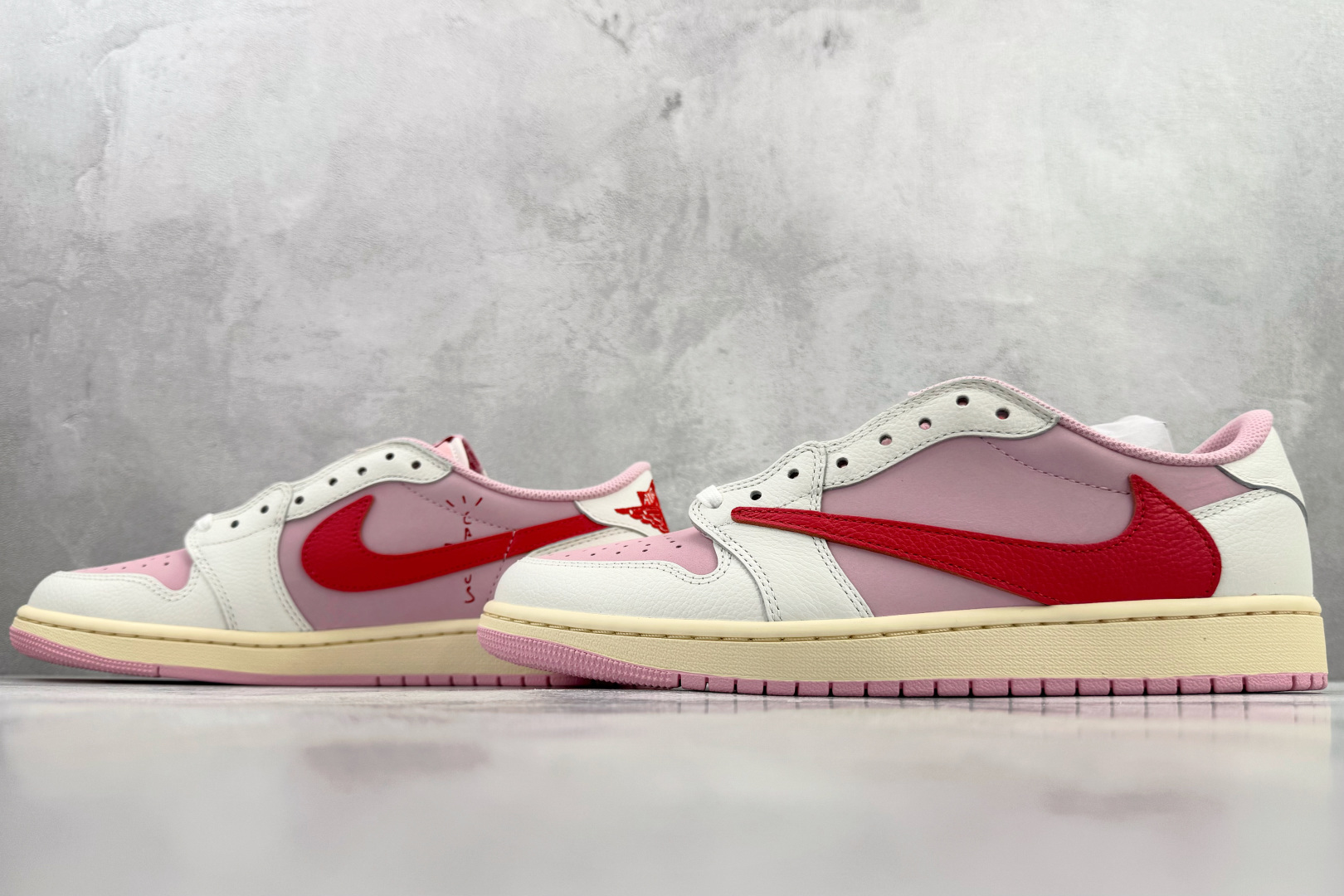东南亚订单 Travis Scott x Jordan Air Jordan 1 Low 粉白 DM7866-100