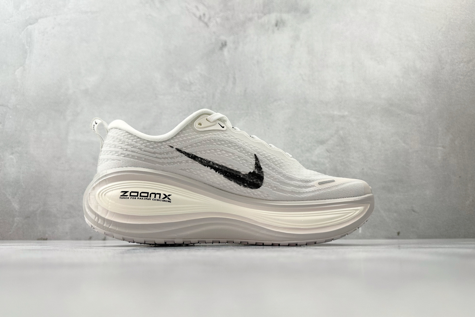 全套数据私模 Nike Vomero Plus ”Reverse Swoosh” 白色 IH2268-100