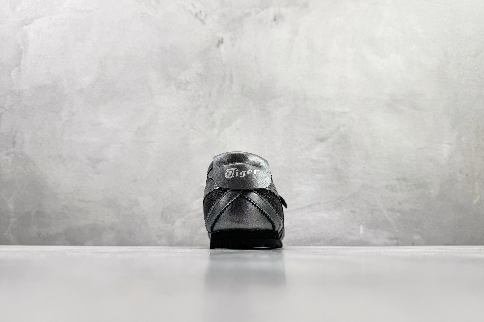 渠道特供 Onitsuka Tiger鬼塚虎 MEXICO 66 TGRS 黑灰色 1182A677-001