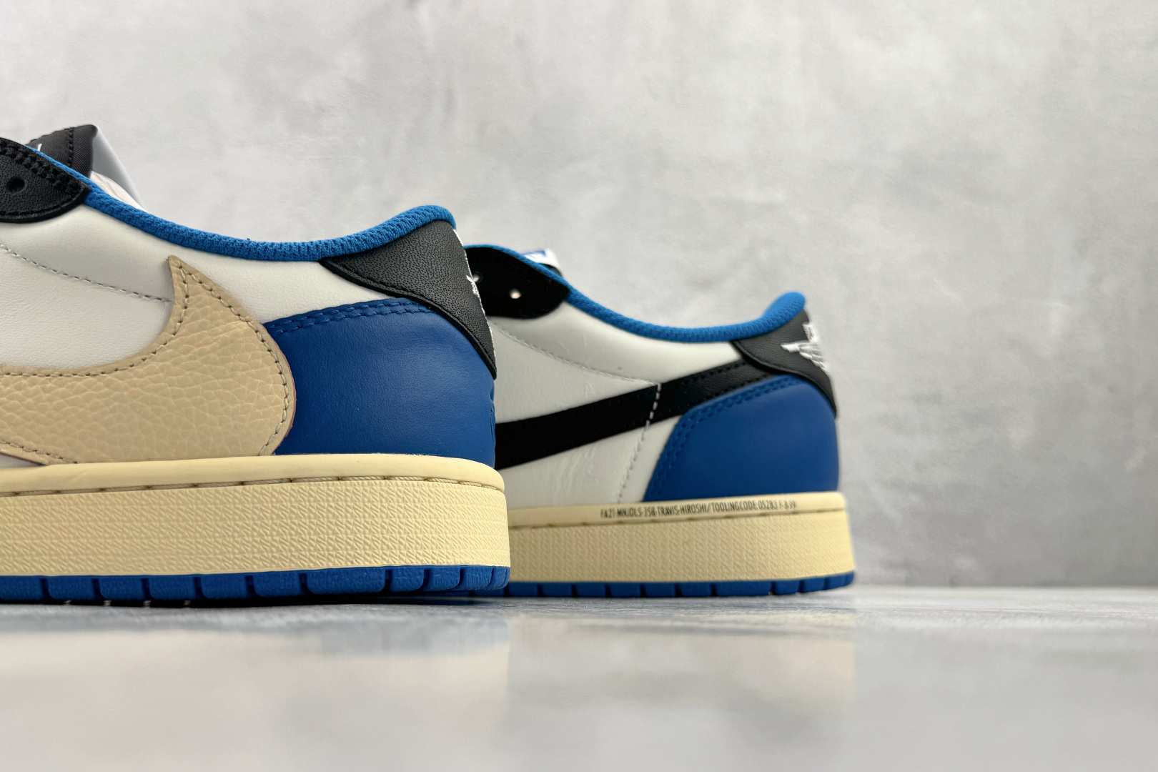 Travis Scott x Fragment Design x Jordan Air Jordan 1 Low SP 倒钩 白蓝黑 DM7866-140