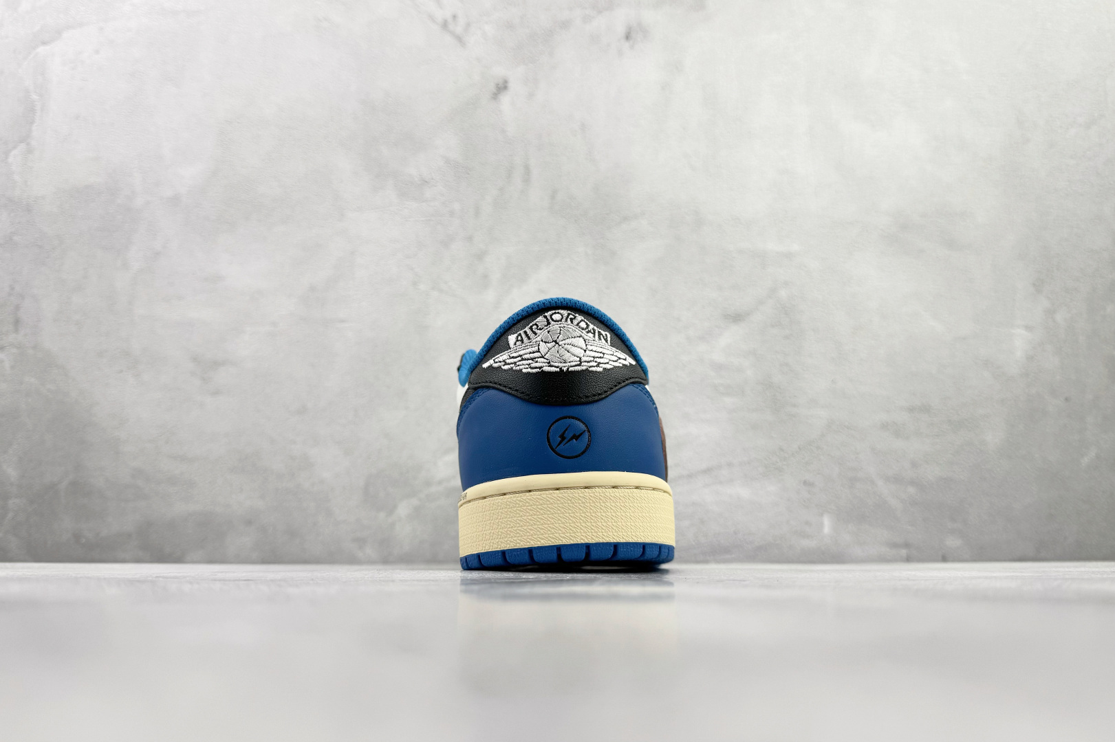Travis Scott x Fragment Design x Jordan Air Jordan 1 Low SP 倒钩 白蓝黑 DM7866-140