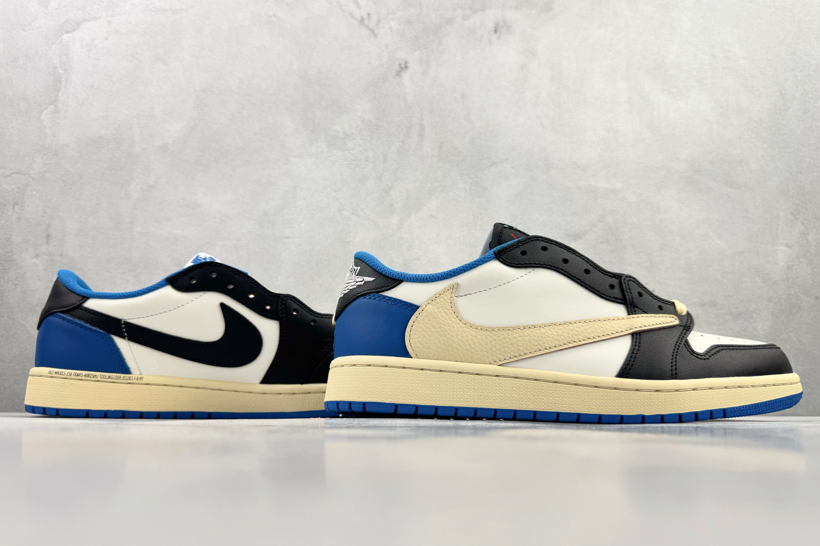 Travis Scott x Fragment Design x Jordan Air Jordan 1 Low SP 倒钩 白蓝黑 DM7866-140