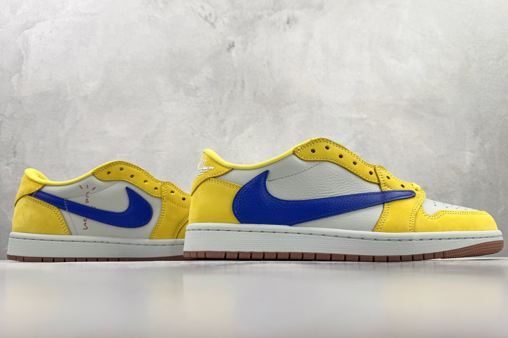 Travis Scott x Jordan Air Jordan 1 倒钩 7.0 皮革 Low Canary Yellow 联名款 黄蓝色 DZ4137-700