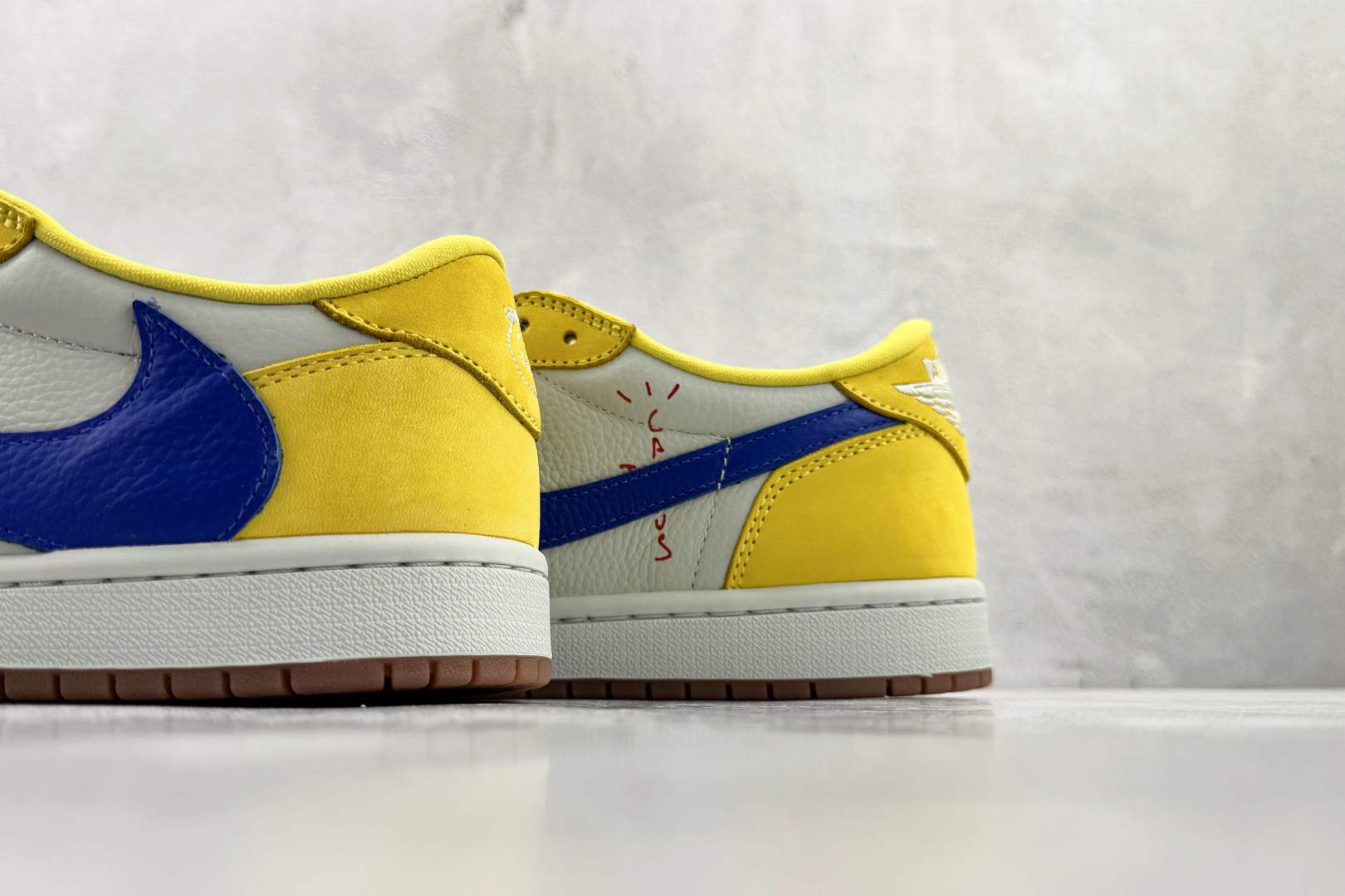 Travis Scott x Jordan Air Jordan 1 倒钩 7.0 皮革 Low Canary Yellow 联名款 黄蓝色 DZ4137-700