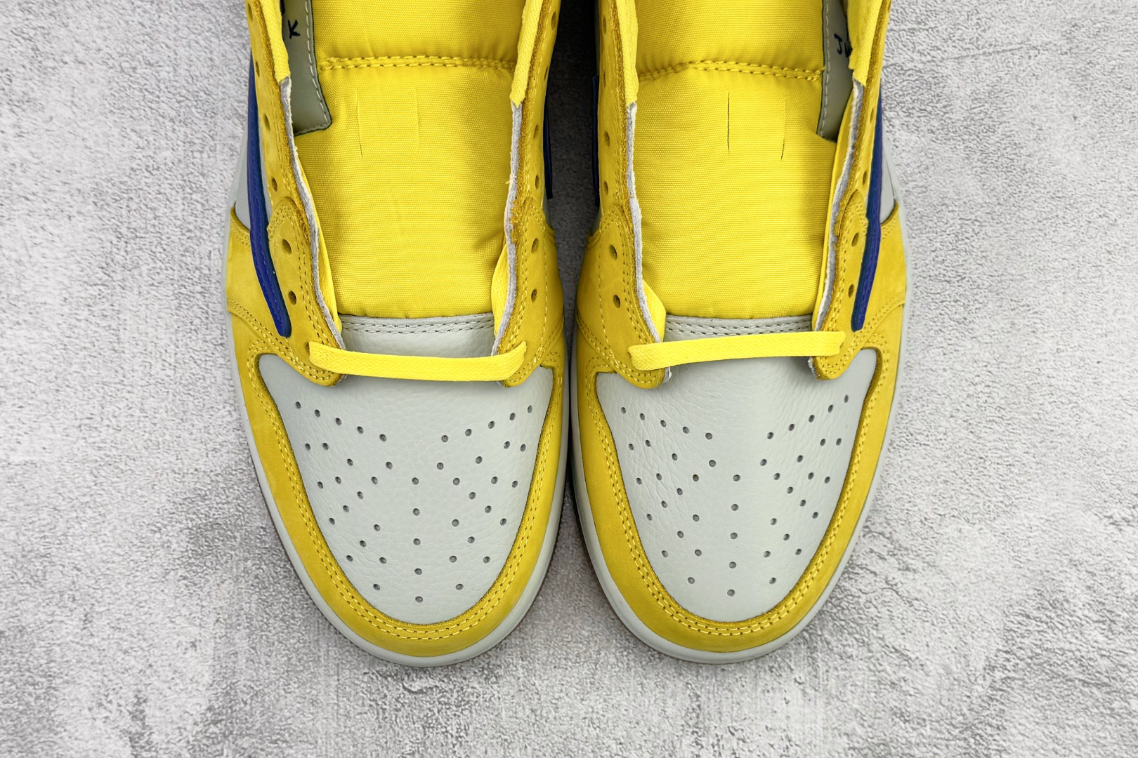 Travis Scott x Jordan Air Jordan 1 倒钩 7.0 皮革 Low Canary Yellow 联名款 黄蓝色 DZ4137-700