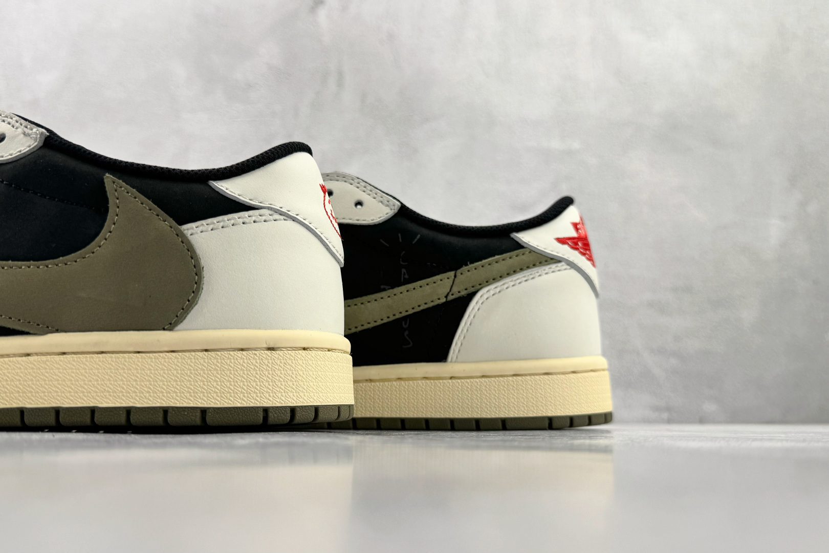 Travis Scott x Jordan Air Jordan 1 倒钩 5.0 皮革 Low ”Medium Olive” 黑绿橄榄 DZ4137-106