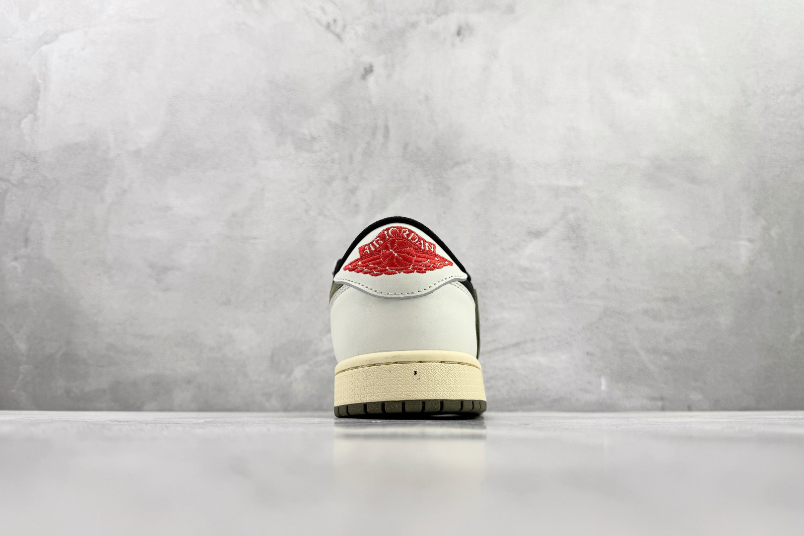 Travis Scott x Jordan Air Jordan 1 倒钩 5.0 皮革 Low ”Medium Olive” 黑绿橄榄 DZ4137-106