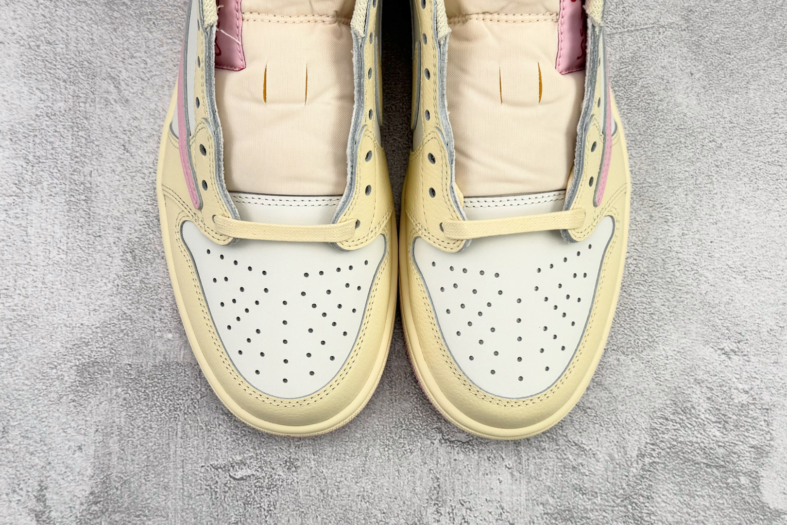 东南亚订单 Jordan Air Jordan 1 Low SP 黄粉 IQ7604-100