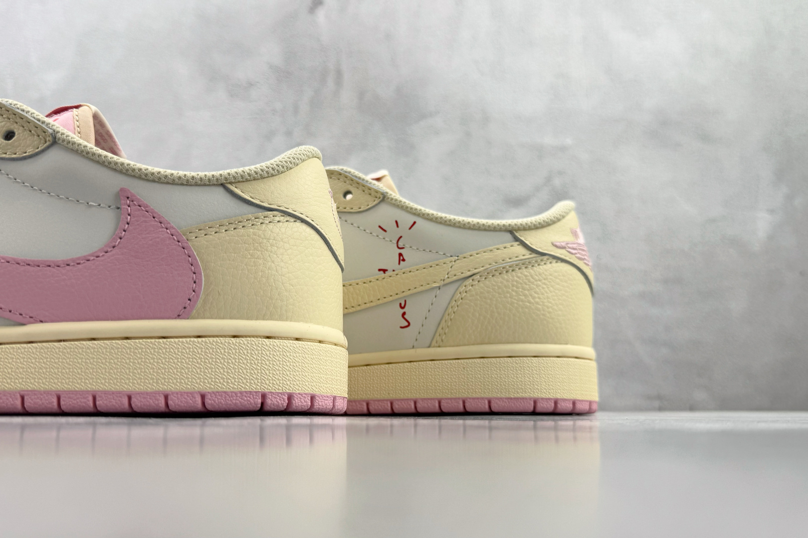 东南亚订单 Jordan Air Jordan 1 Low SP 黄粉 IQ7604-100