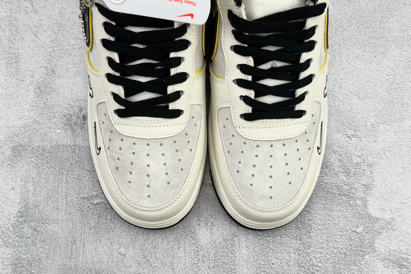 260 Nike Air Force 1'07 LX “Disney” 白黑 SY1388-021-Chinese UA Cheap High Quatity Brand Clothes Bags handbags Sneakers wholesale wholesaler seller from China Factory suppliers Fashion Clothing Shoes best Quality Beautiful Price 260 Nike Air Force 1'07 LX “Disney” 白黑 SY1388-021
