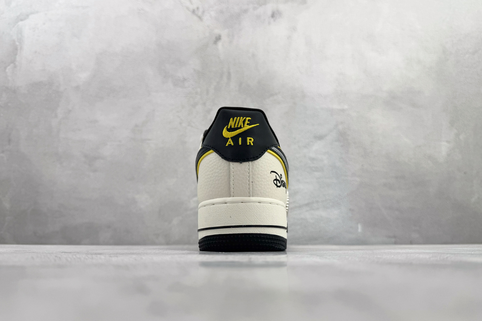 260 Nike Air Force 1'07 LX “Disney” 白黑 SY1388-021-Chinese UA Cheap High Quatity Brand Clothes Bags handbags Sneakers wholesale wholesaler seller from China Factory suppliers Fashion Clothing Shoes best Quality Beautiful Price 260 Nike Air Force 1'07 LX “Disney” 白黑 SY1388-021