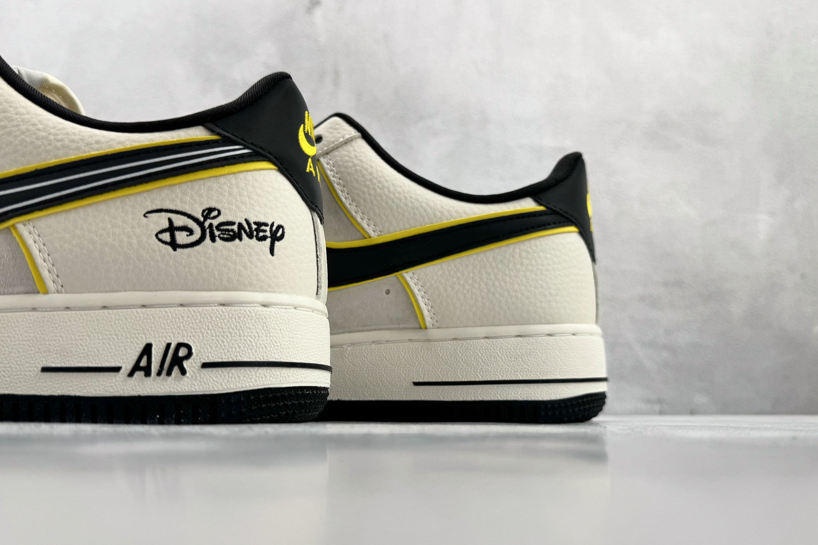 260 Nike Air Force 1'07 LX “Disney” 白黑 SY1388-021-Chinese UA Cheap High Quatity Brand Clothes Bags handbags Sneakers wholesale wholesaler seller from China Factory suppliers Fashion Clothing Shoes best Quality Beautiful Price 260 Nike Air Force 1'07 LX “Disney” 白黑 SY1388-021