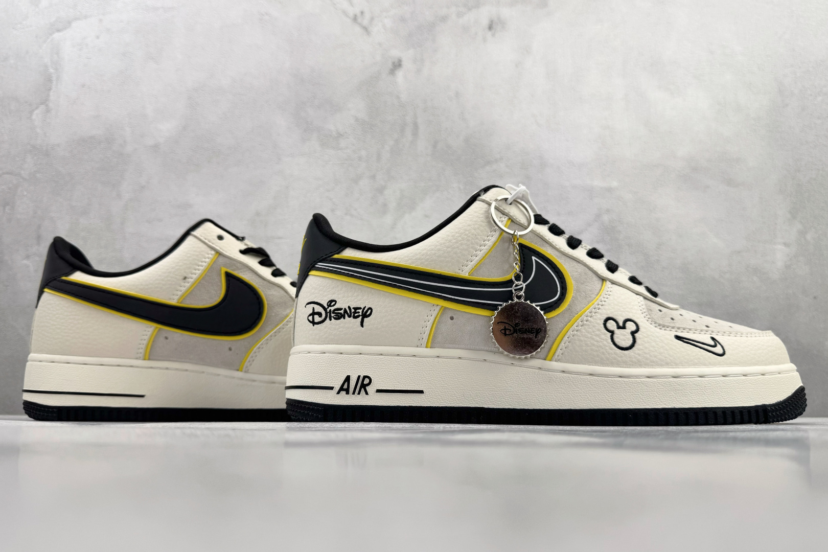 260 Nike Air Force 1'07 LX “Disney” 白黑 SY1388-021-Chinese UA Cheap High Quatity Brand Clothes Bags handbags Sneakers wholesale wholesaler seller from China Factory suppliers Fashion Clothing Shoes best Quality Beautiful Price 260 Nike Air Force 1'07 LX “Disney” 白黑 SY1388-021