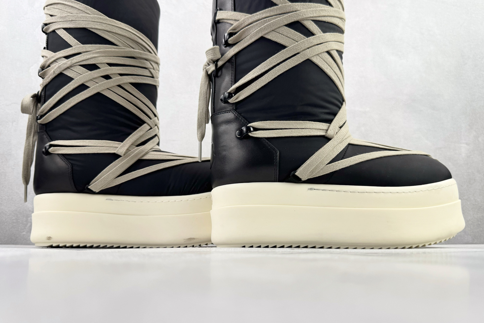 570 Moncler x RICK OWENS/RO 黑色 MU02C4-H20 M3863-999 尺码36 36.5 37 38.5 39 40 40.5 41 42 42.5 43 44 44.5 45 编码64-Chinese UA Cheap High Quatity Brand Clothes Bags handbags Sneakers wholesale wholesaler seller from China Factory suppliers Fashion Clothing Shoes best Quality Beautiful Price 570 Moncler x RICK OWENS/RO 黑色 MU02C4-H20 M3863-999 尺码36 36.5 37 38.5 39 40 40.5 41 42 42.5 43 44 44.5 45 编码64