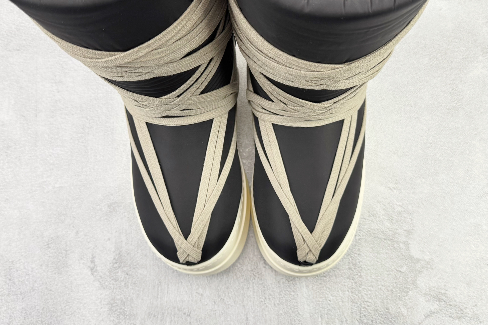 570 Moncler x RICK OWENS/RO 黑色 MU02C4-H20 M3863-999 尺码36 36.5 37 38.5 39 40 40.5 41 42 42.5 43 44 44.5 45 编码64-Chinese UA Cheap High Quatity Brand Clothes Bags handbags Sneakers wholesale wholesaler seller from China Factory suppliers Fashion Clothing Shoes best Quality Beautiful Price 570 Moncler x RICK OWENS/RO 黑色 MU02C4-H20 M3863-999 尺码36 36.5 37 38.5 39 40 40.5 41 42 42.5 43 44 44.5 45 编码64