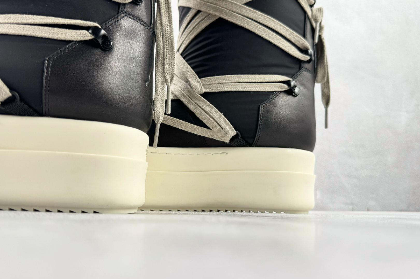 570 Moncler x RICK OWENS/RO 黑色 MU02C4-H20 M3863-999 尺码36 36.5 37 38.5 39 40 40.5 41 42 42.5 43 44 44.5 45 编码64-Chinese UA Cheap High Quatity Brand Clothes Bags handbags Sneakers wholesale wholesaler seller from China Factory suppliers Fashion Clothing Shoes best Quality Beautiful Price 570 Moncler x RICK OWENS/RO 黑色 MU02C4-H20 M3863-999 尺码36 36.5 37 38.5 39 40 40.5 41 42 42.5 43 44 44.5 45 编码64