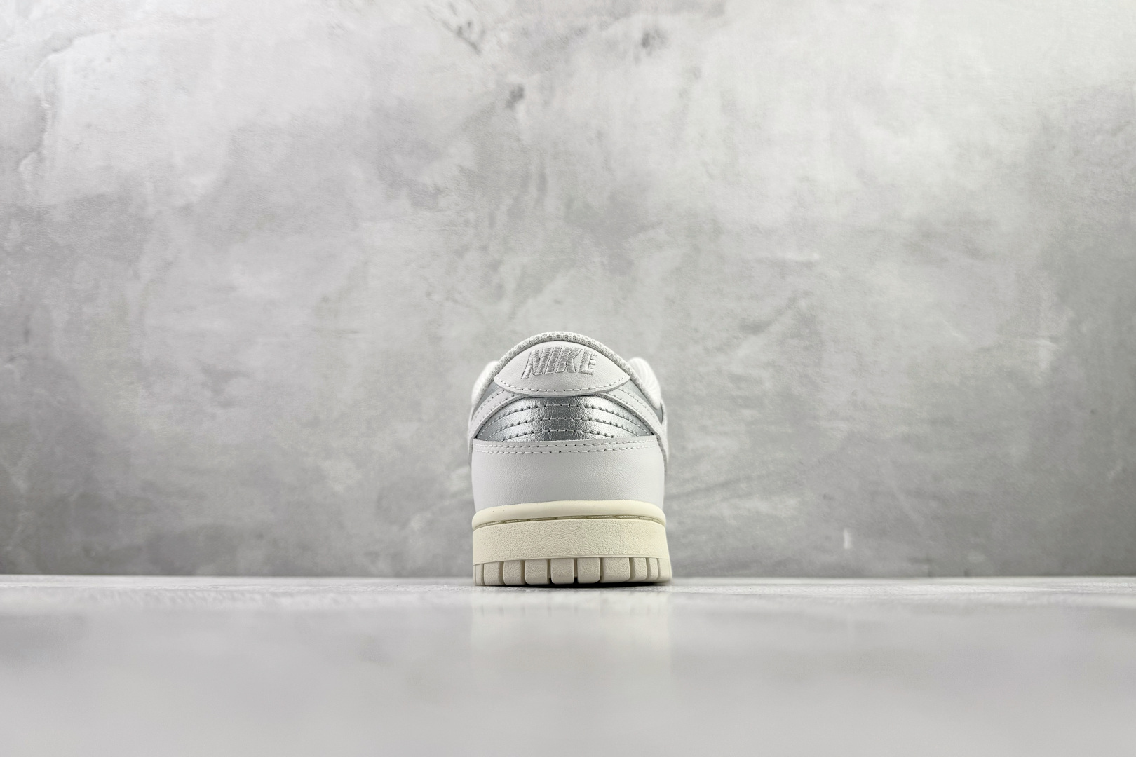 220 Nike Dunk Low Metallic 银白 IB7311-001-Chinese UA Cheap High Quatity Brand Clothes Bags handbags Sneakers wholesale wholesaler seller from China Factory suppliers Fashion Clothing Shoes best Quality Beautiful Price 220 Nike Dunk Low Metallic 银白 IB7311-001