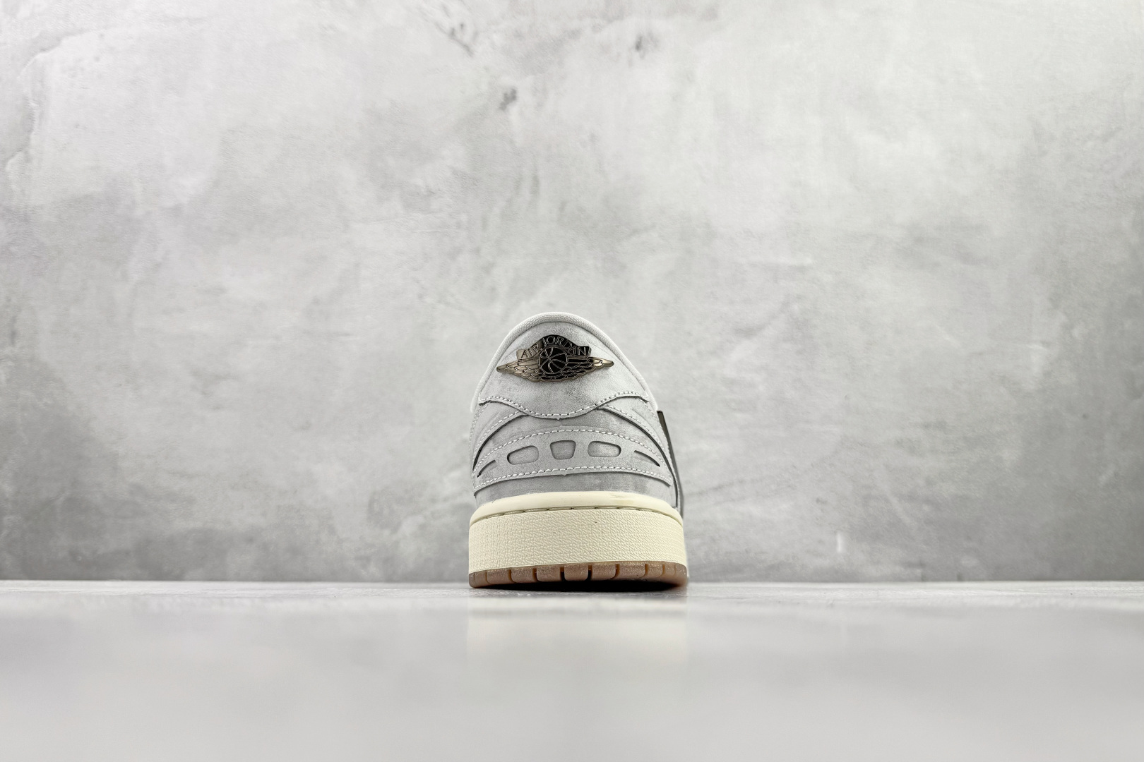 Jordan Air Jordan 1 Low Method of Make v3 浅灰 IM6662-181-Top High Quatity Cheap Sneakers Fashion Clothing Clothes Bags handbags Shoes of all Brand wholesale With The best Quality And Beautiful Price from China Factory Chinese suppliers wholesaler seller Jordan Air Jordan 1 Low Method of Make v3 浅灰 IM6662-181