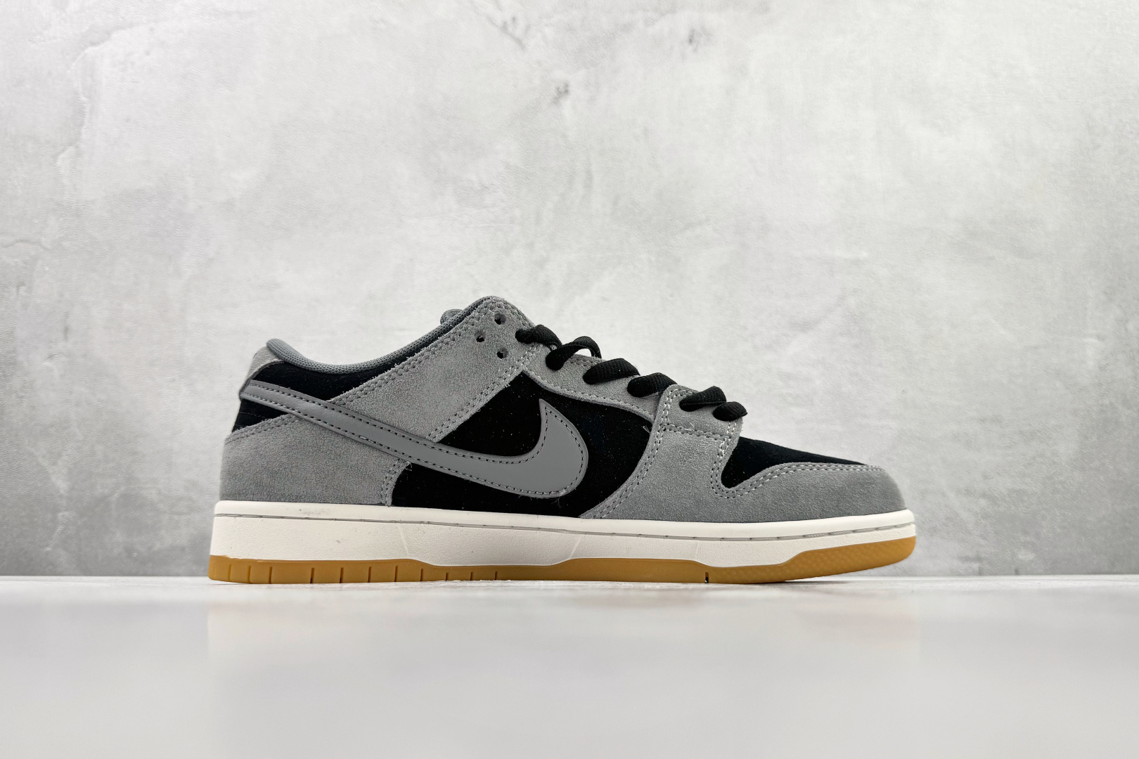 280 Nike Dunk SB Low “DARK SMOKE GREY” 灰黑色 HF3063-001