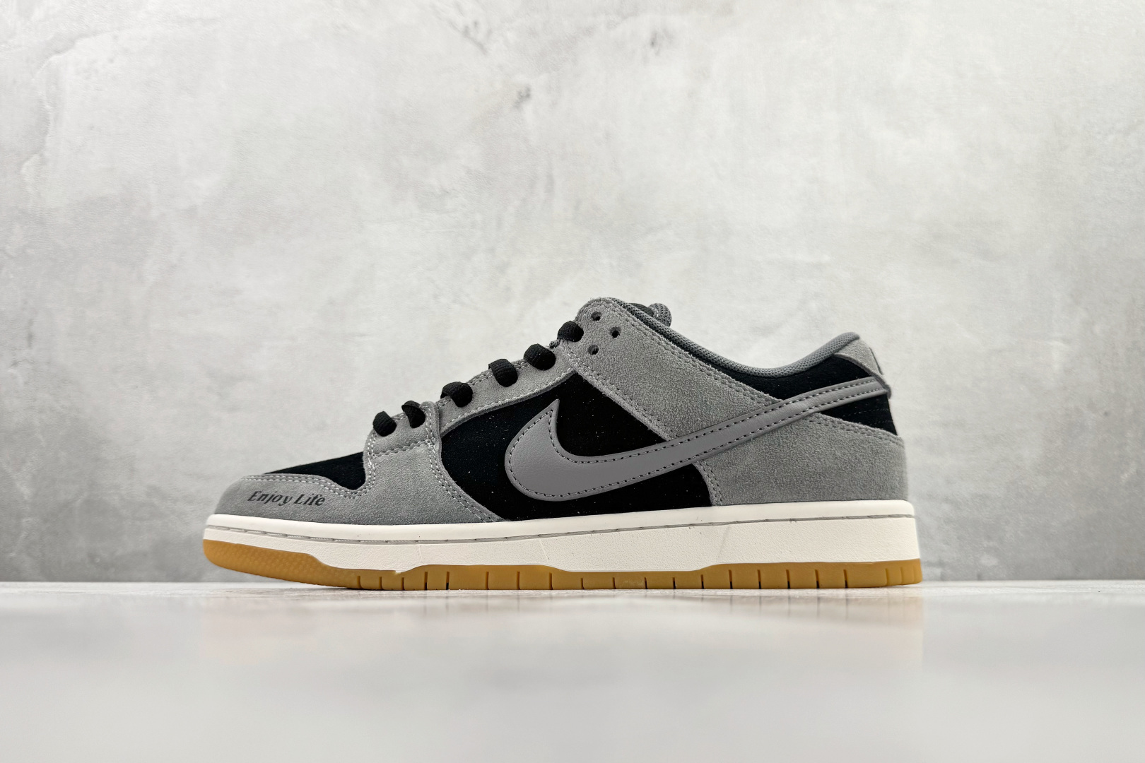 280 Nike Dunk SB Low “DARK SMOKE GREY” 灰黑色 HF3063-001