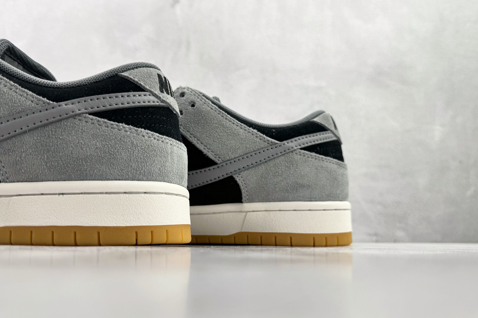 280 Nike Dunk SB Low “DARK SMOKE GREY” 灰黑色 HF3063-001