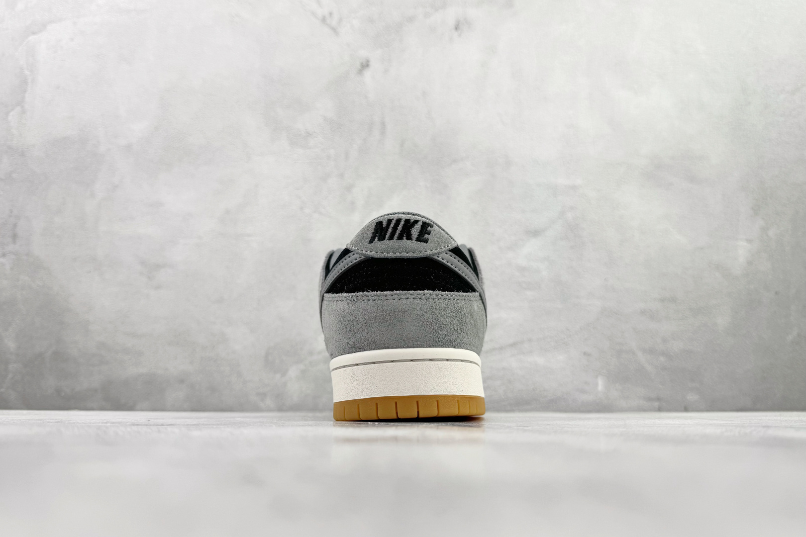 280 Nike Dunk SB Low “DARK SMOKE GREY” 灰黑色 HF3063-001