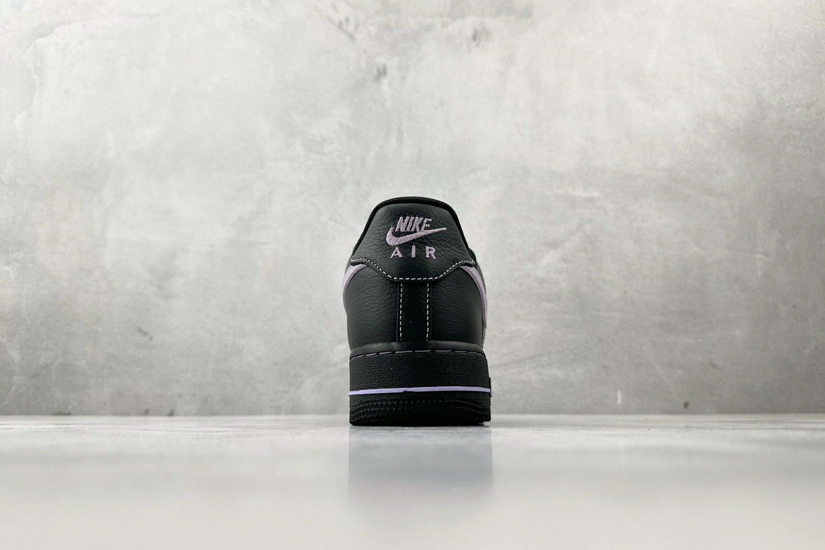 原厂皮 Nike Air Force 1 Low 黑紫色货号：HQ2037-001尺码：35.5 36 