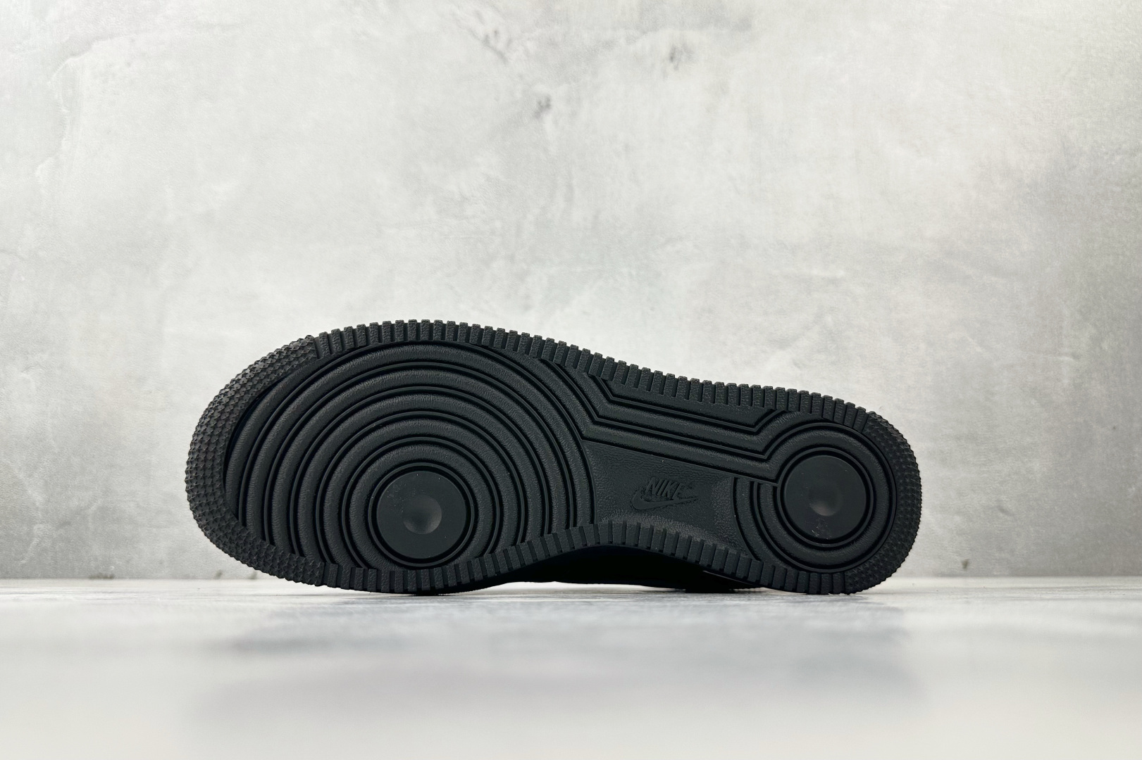 原厂皮 Nike Air Force 1 Low 黑紫色货号：HQ2037-001尺码：35.5 36 