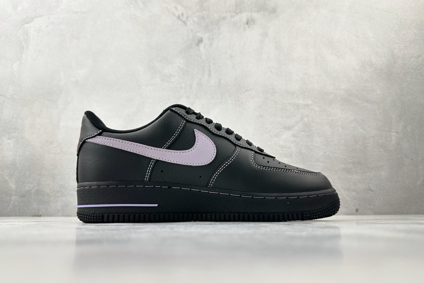 原厂皮 Nike Air Force 1 Low 黑紫色货号：HQ2037-001尺码：35.5 36 