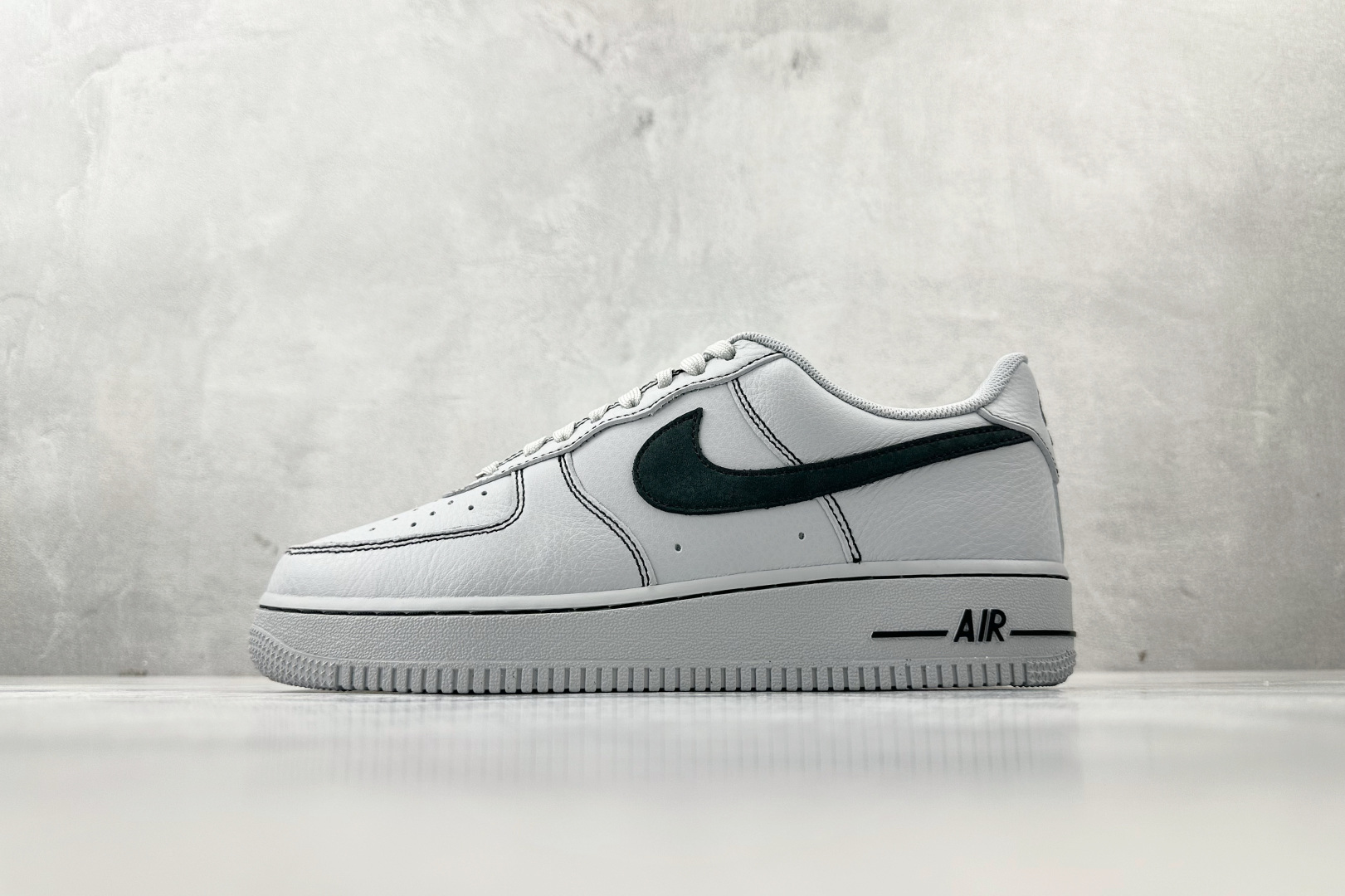 原厂皮 Nike Air Force 1 Low 灰色货号：HQ2037-004尺码：35.5 36 3