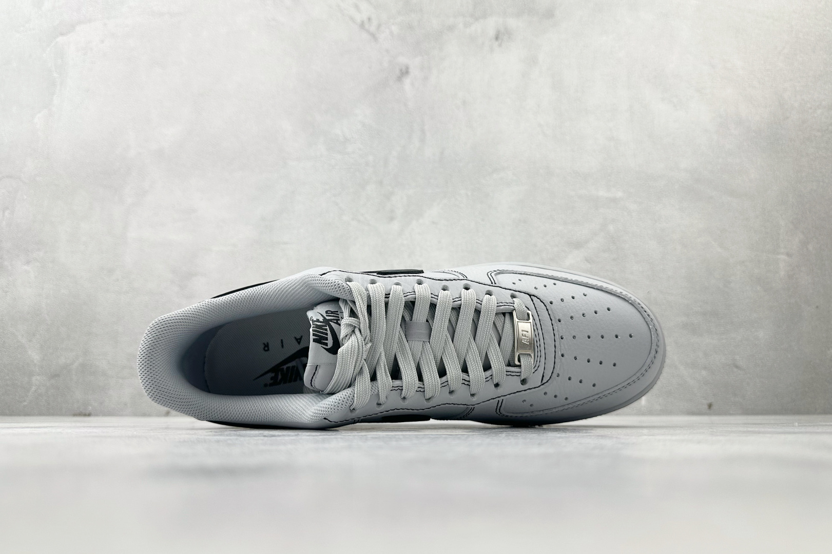 原厂皮 Nike Air Force 1 Low 灰色货号：HQ2037-004尺码：35.5 36 3